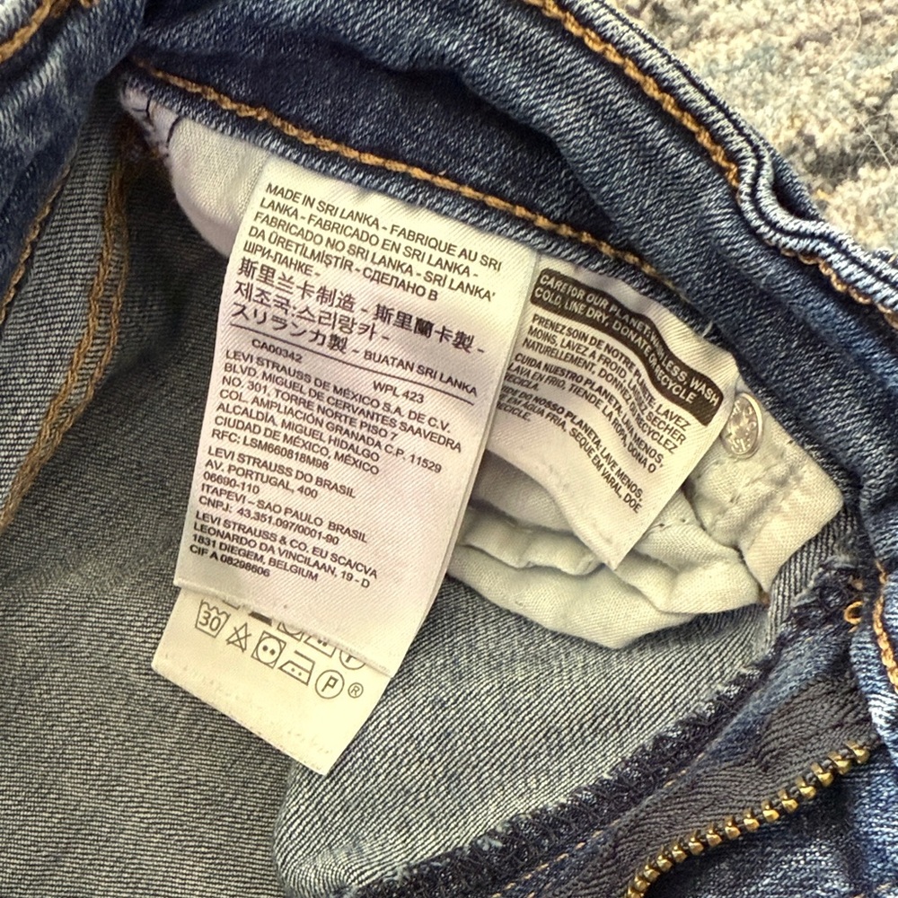 Levi's Classic Indigo Jeans - Picture 3 of 5